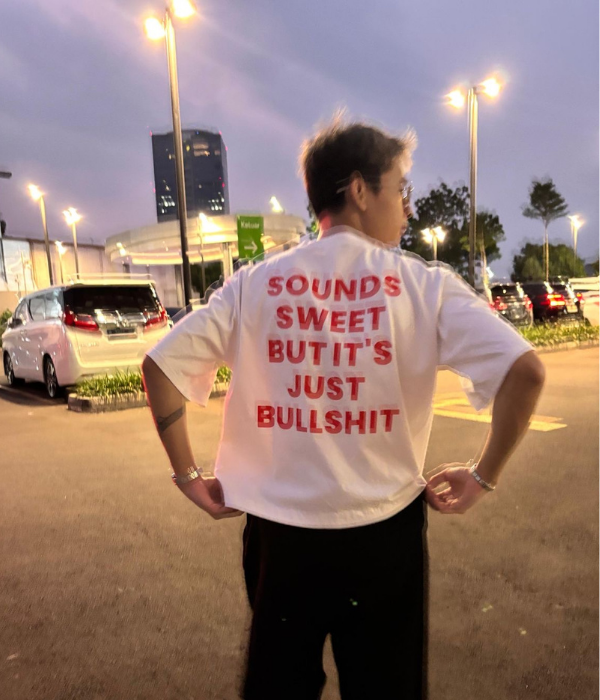 Sounds sweet but it's just bullshit - Oversized T-shirt  [ Unisex ]