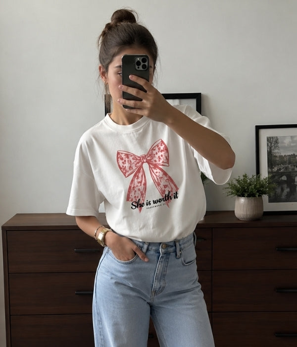 She is worth it - Women Oversized T-shirt