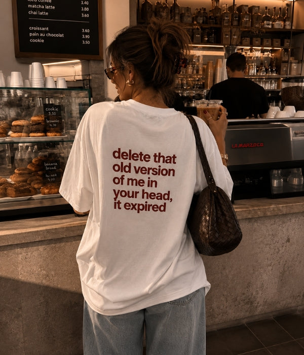 Delete the old version of me ... - Women Oversized T-shirt