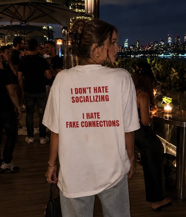 I DON'T HATE SOCIALIZING I HATE FAKE CONNECTIONS - Women Oversized T-shirt