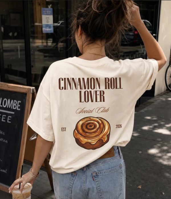 CINNAMON ROLL LOVER - Women Oversized T-shirt
