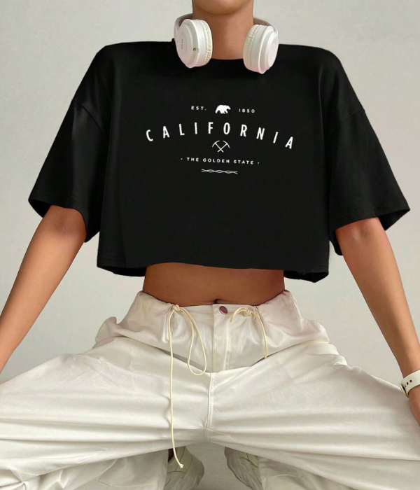 UrbanOutfits Women Crop Top Black / S California Oversized Crop Top